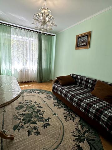 Володимира Антоновича вул. (), 48