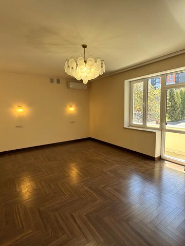 Республіканська вул., 14