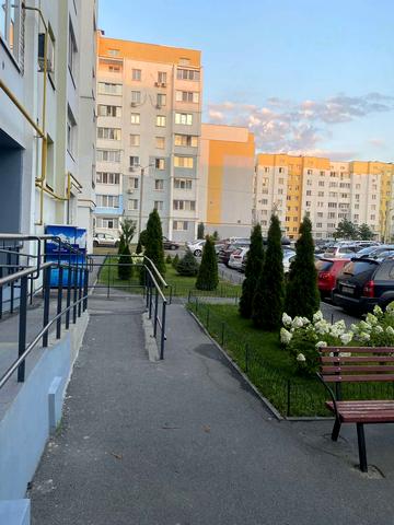 Ньютона вул., 108
