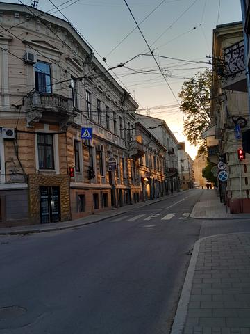 Українська вул., 3