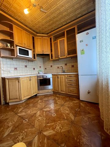 Каштанова вул., 15-Б