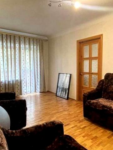 Тополева вул., 5