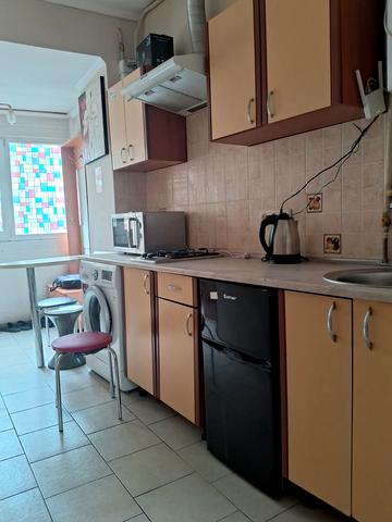 Театральна вул., 8