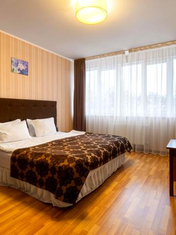 Петра Сагайдачного вул., 5