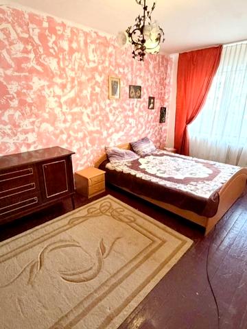 Вереснева вул., 12