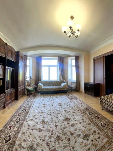 Михайла Грушевського вул., 34/1