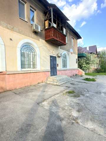 Ахієзерів вул. (Халтуріна), 1