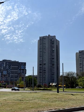 Героїв просп., 1-Б