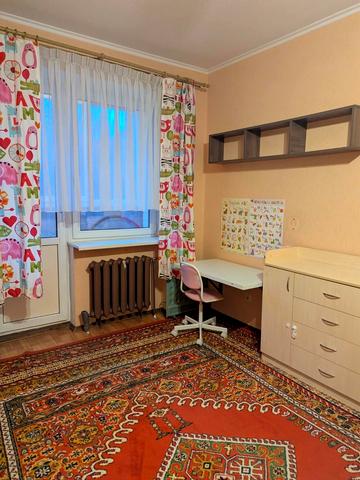 Анни Ахматової вул., 35