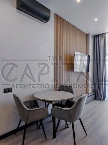 Салютна вул., (Будинок 02301-02303)