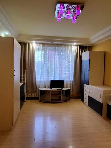 Зубрівська вул., 28