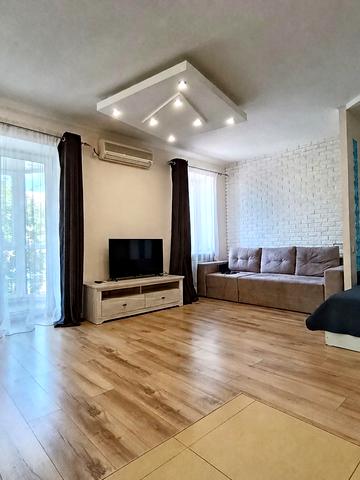 Університетський просп. (Гагаріна), 30
