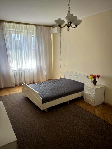 Старонаводницька вул., 8