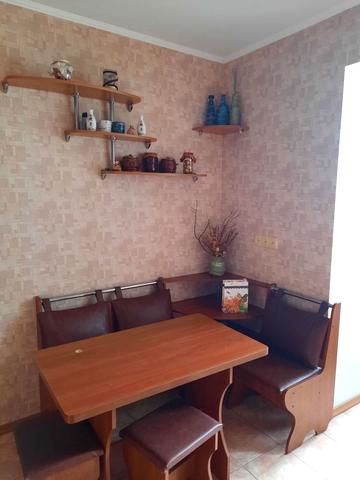Космонавтів вул., 50