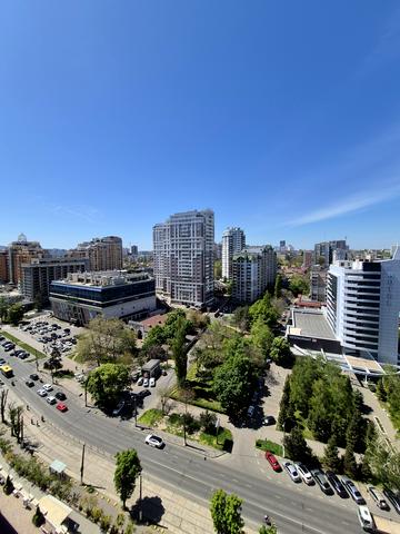 Генуезька вул., 3б