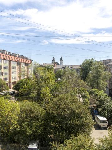 Кардинала Любомира Гузара вул., 7а