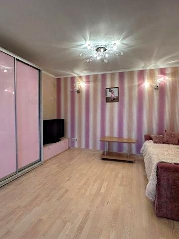 Варшавська вул. (Ватутіна), 38