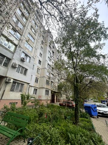 Небесної Сотні просп. (Маршала Жукова), 77