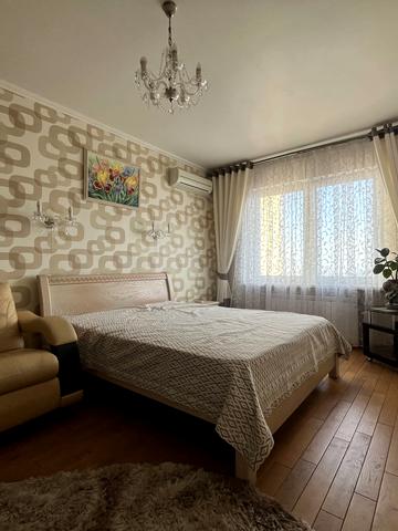 Європейського Союзу просп. (Правди), 5-Б