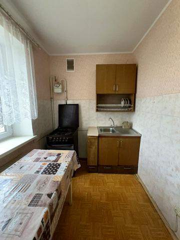 Прикордонника Лазаренка вул., 8/1