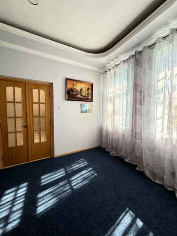 Богдана Хмельницького вул., 179