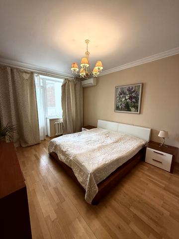 Миколи Амосова вул., 4