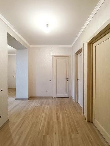 Євгена Коновальця вул., 120