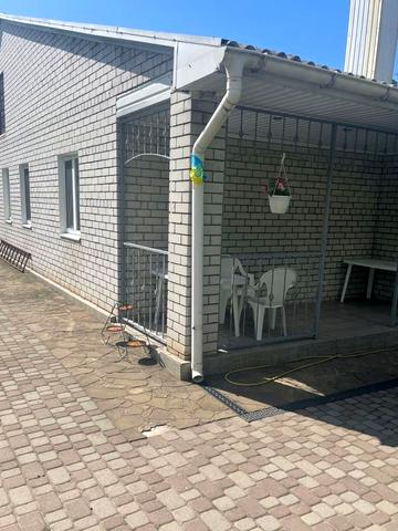 Ялтинська вул., 37