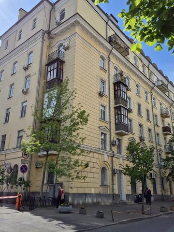 Пилипа Орлика вул., 10