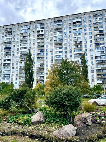 Амвросія Бучми бульв., 8