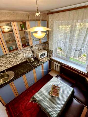 Вацлава Гавела бульв. (Івана Лепсе), 48/24
