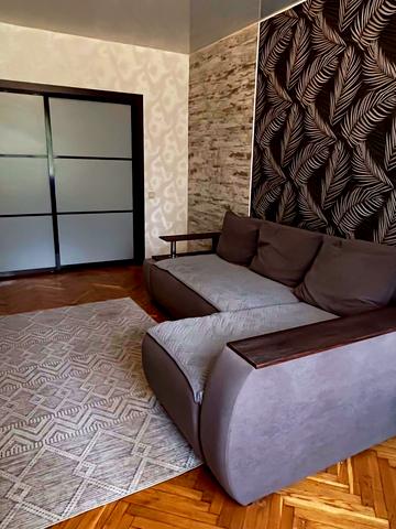 Академіка Корольова просп., 6