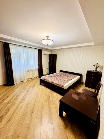 Русанівський бульв., 10