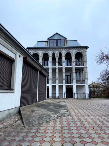 Богдана Хмельницького вул., 1а