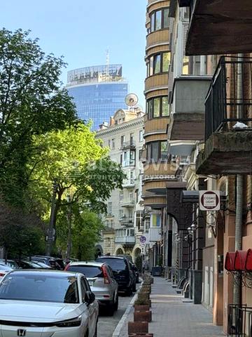 Кропивницького вул., 14