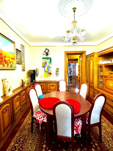 Лазарєва вул., 4