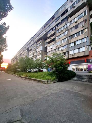 Сонячна Набережна вул. (Маршала Малиновського), 6