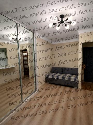 Академіка Доброхотова вул., 26