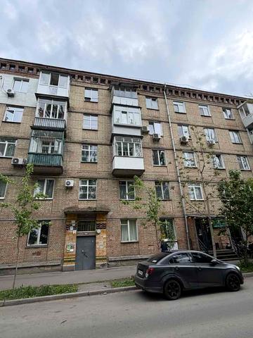 Івана Світличного вул. (Петровського), 4