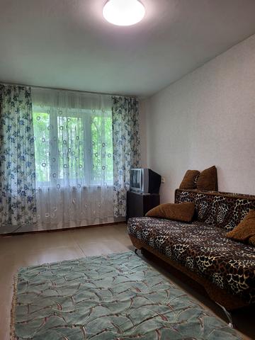 Металургів вул., 15