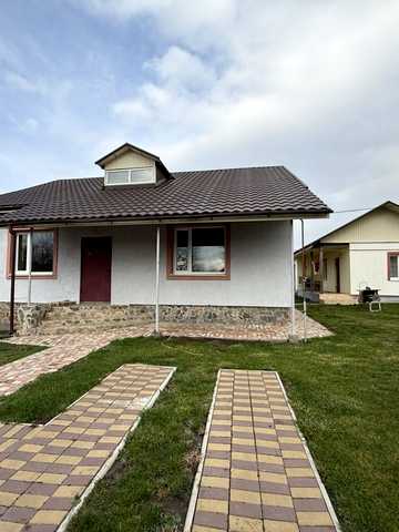 Центральна, 1