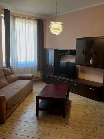Середньофонтанська вул., 19б