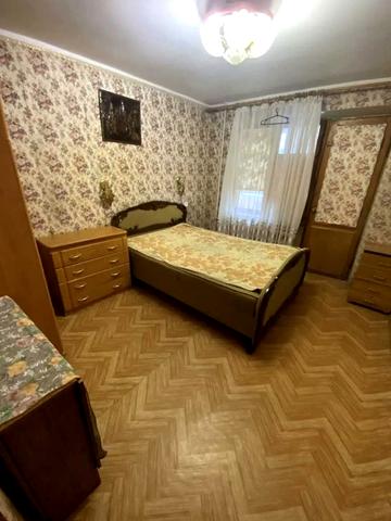 Героїв Крут вул. (Валентини Терешкової), 2
