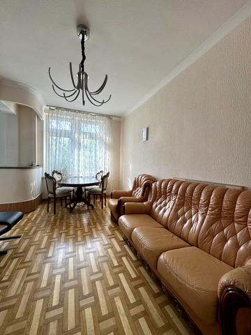 Велика Васильківська вул. (Червоноармійська), 16