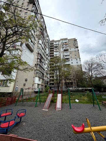 Владислава Бувалкіна вул. (Бочарова Генерала), 13