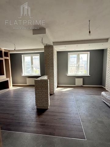 Дмитрівська вул., 75