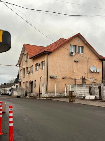 Звязківців вул., 1