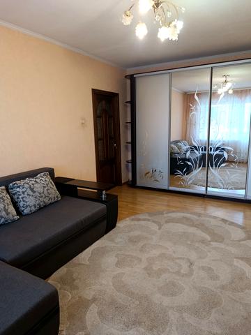 Романа Шухевича просп. (Генерала Ватутіна), 8
