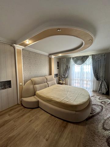 Тролейбусна вул., 15