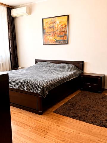 Миколи Бажана просп., 10